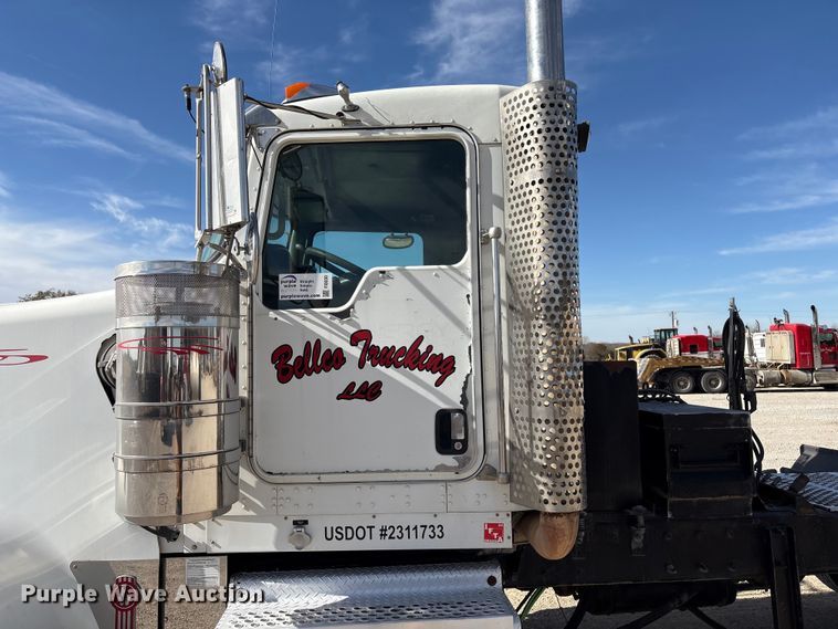 image for item FI0030 2009 Kenworth W900 semi truck