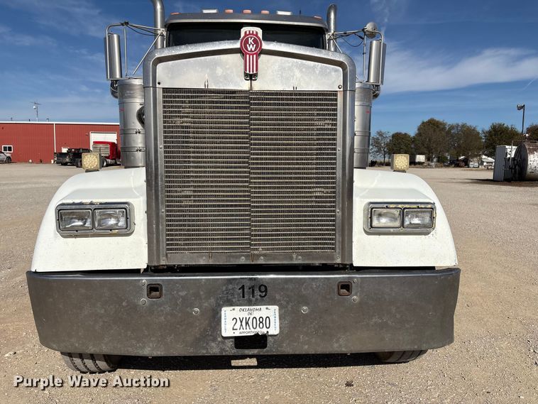 image for item FI0030 2009 Kenworth W900 semi truck