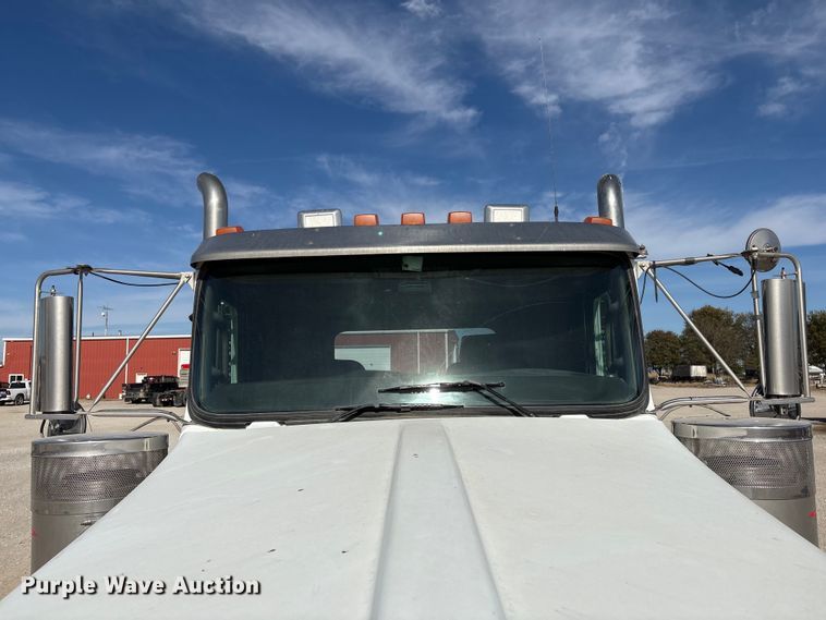 image for item FI0030 2009 Kenworth W900 semi truck