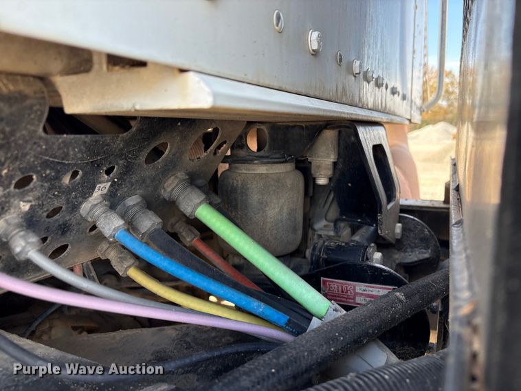 image for item FI0030 2009 Kenworth W900 semi truck