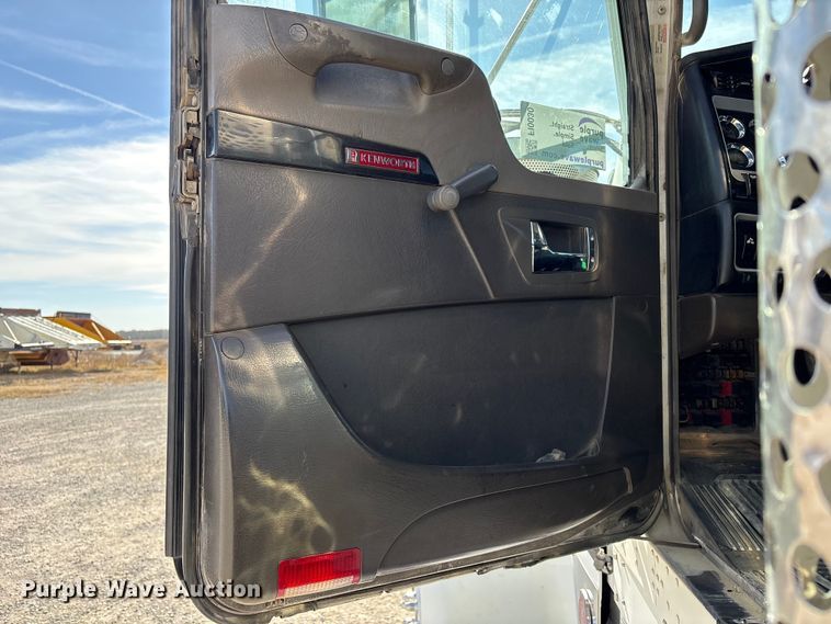 image for item FI0030 2009 Kenworth W900 semi truck