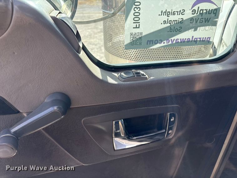 image for item FI0030 2009 Kenworth W900 semi truck