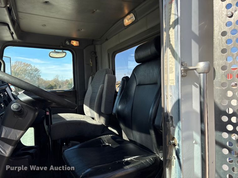 image for item FI0030 2009 Kenworth W900 semi truck