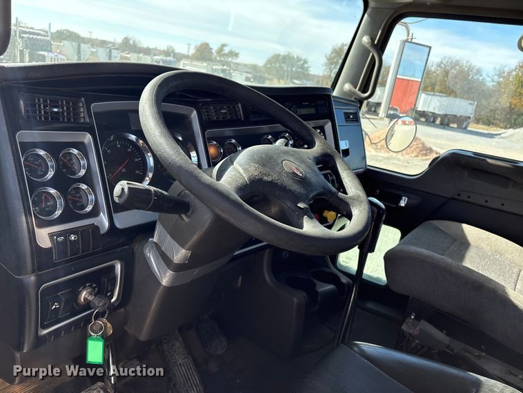 image for item FI0030 2009 Kenworth W900 semi truck