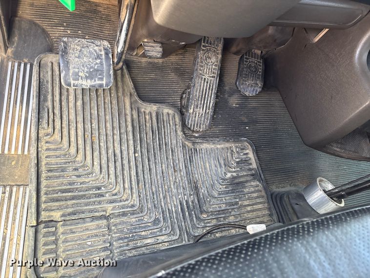 image for item FI0030 2009 Kenworth W900 semi truck