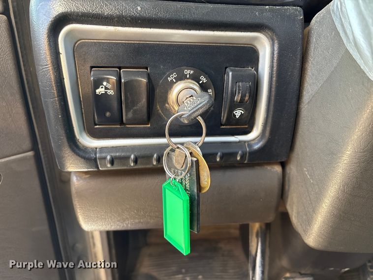 image for item FI0030 2009 Kenworth W900 semi truck