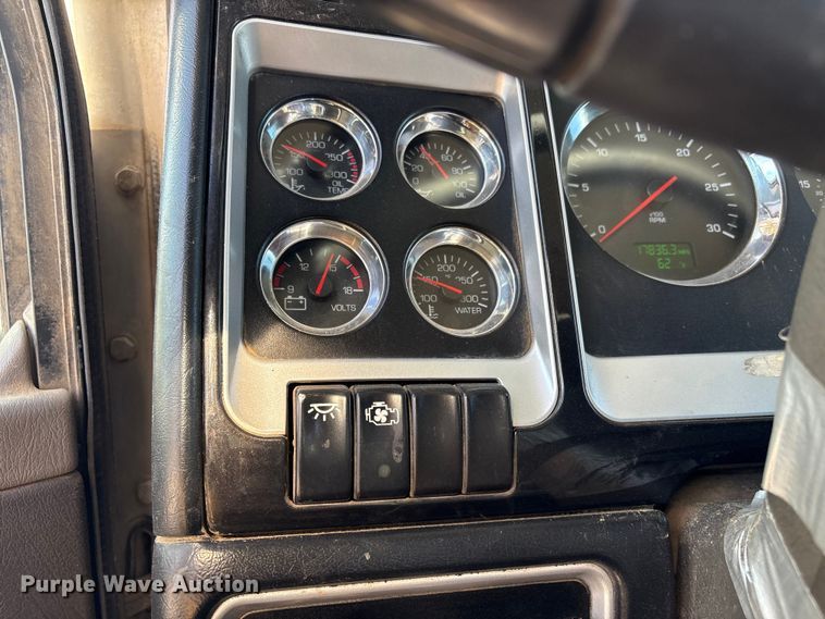 image for item FI0030 2009 Kenworth W900 semi truck