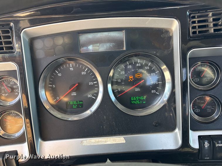 image for item FI0030 2009 Kenworth W900 semi truck