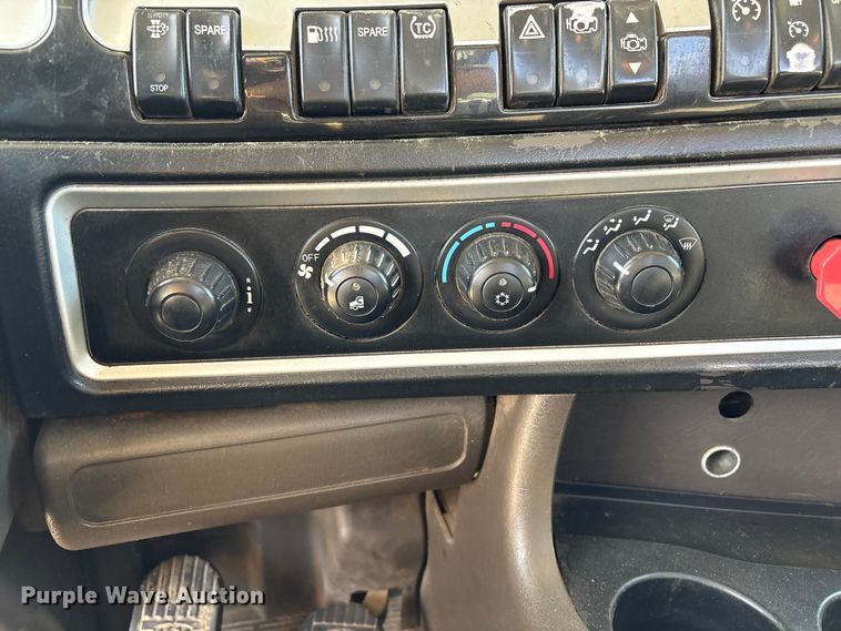 image for item FI0030 2009 Kenworth W900 semi truck