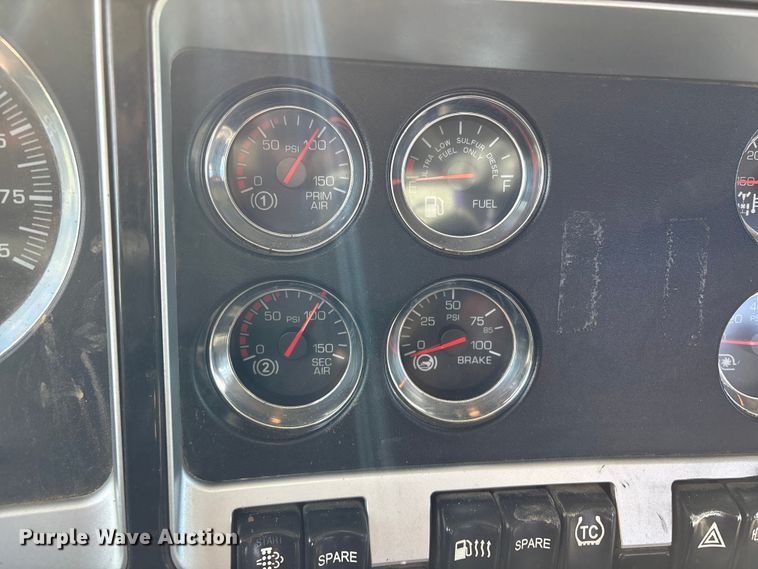 image for item FI0030 2009 Kenworth W900 semi truck