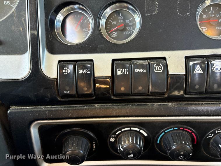 image for item FI0030 2009 Kenworth W900 semi truck