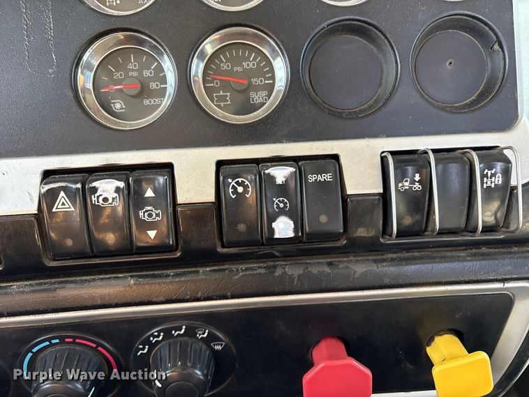 image for item FI0030 2009 Kenworth W900 semi truck