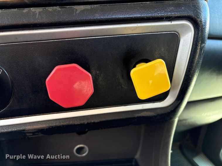 image for item FI0030 2009 Kenworth W900 semi truck