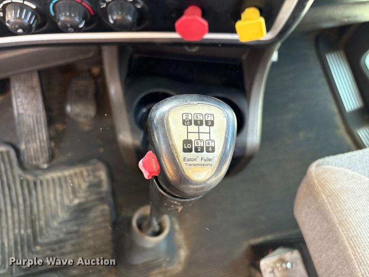 image for item FI0030 2009 Kenworth W900 semi truck