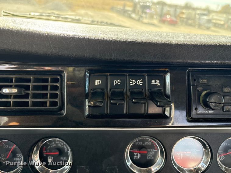 image for item FI0030 2009 Kenworth W900 semi truck