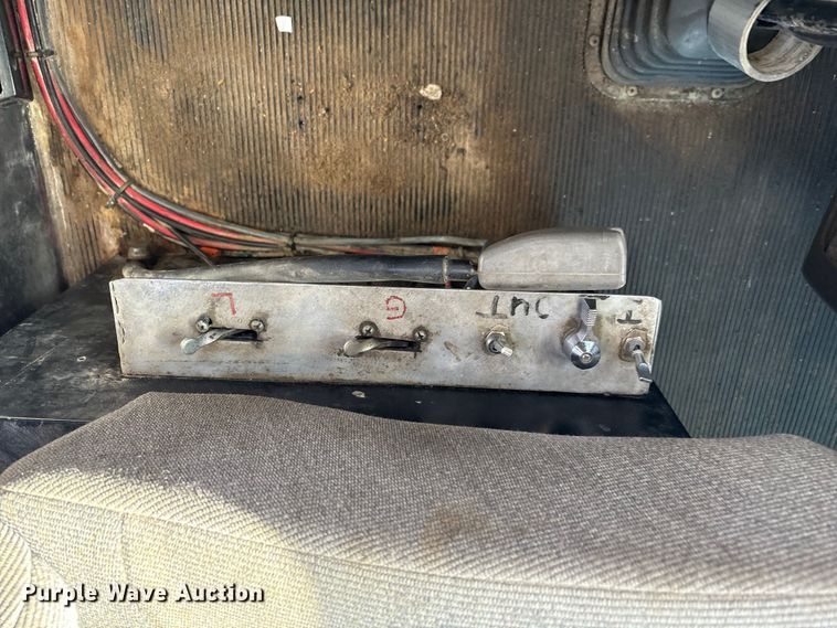 image for item FI0030 2009 Kenworth W900 semi truck