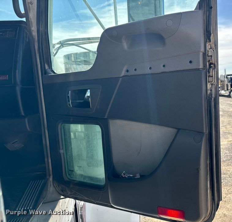 image for item FI0030 2009 Kenworth W900 semi truck