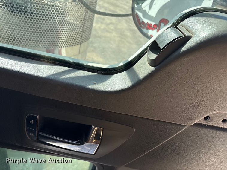 image for item FI0030 2009 Kenworth W900 semi truck