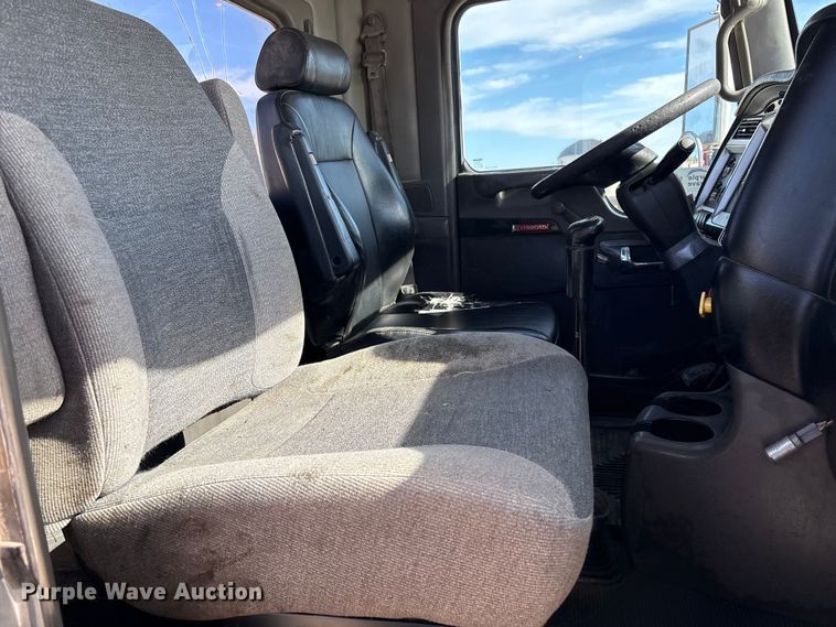 image for item FI0030 2009 Kenworth W900 semi truck