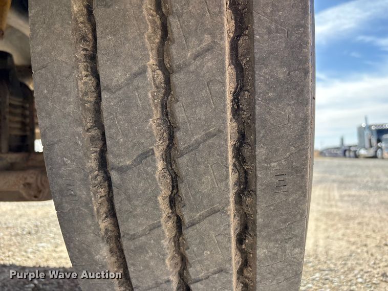 image for item FI0030 2009 Kenworth W900 semi truck