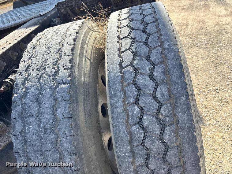 image for item FI0030 2009 Kenworth W900 semi truck