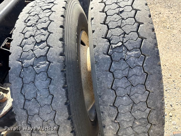 image for item FI0030 2009 Kenworth W900 semi truck