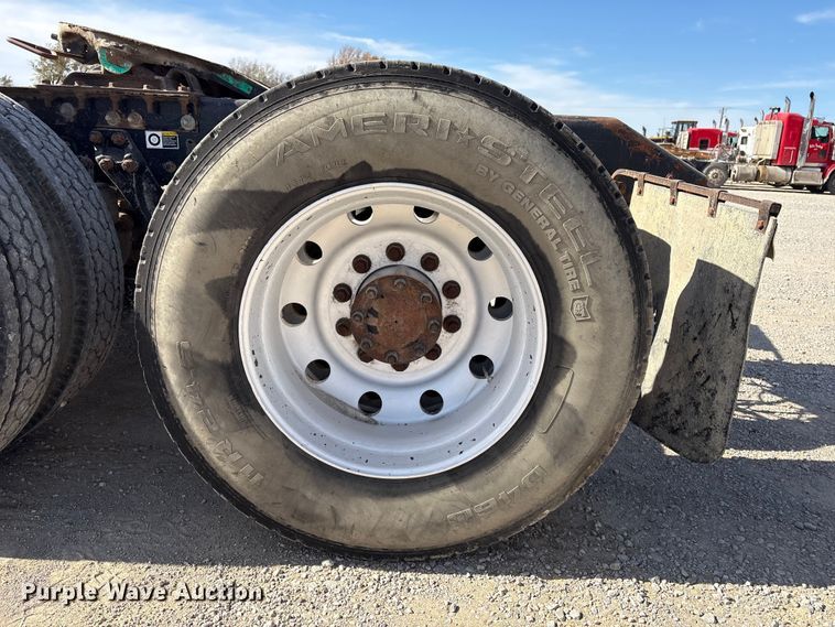 image for item FI0030 2009 Kenworth W900 semi truck