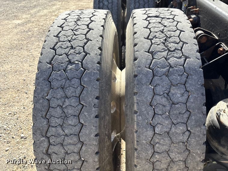 image for item FI0030 2009 Kenworth W900 semi truck