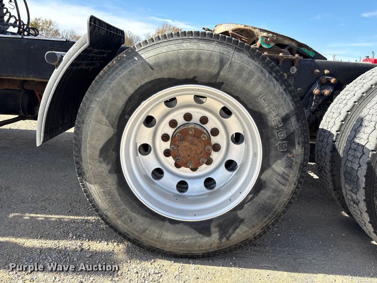 image for item FI0030 2009 Kenworth W900 semi truck