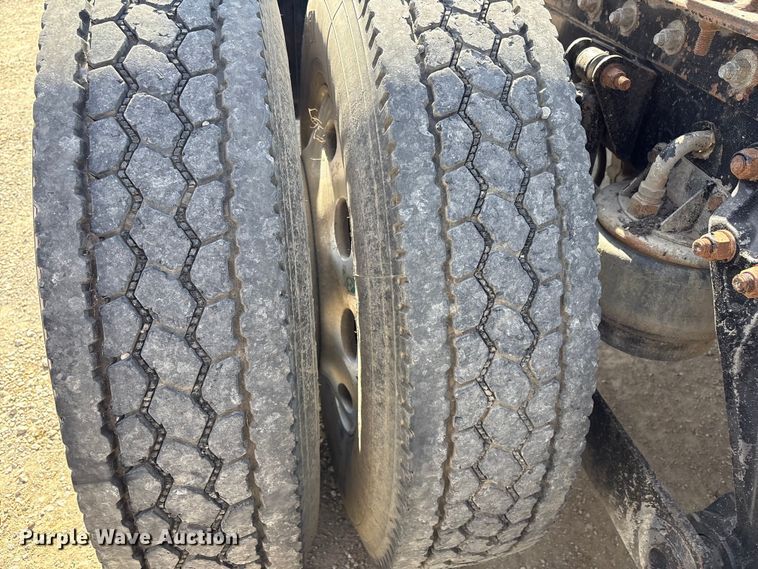 image for item FI0030 2009 Kenworth W900 semi truck