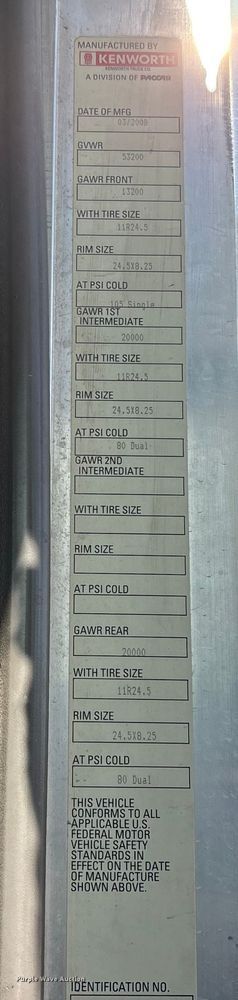 image for item FI0030 2009 Kenworth W900 semi truck