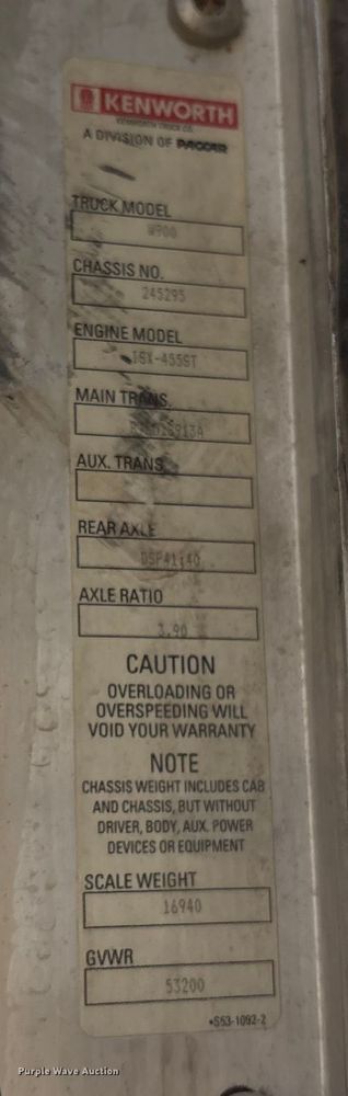 image for item FI0030 2009 Kenworth W900 semi truck