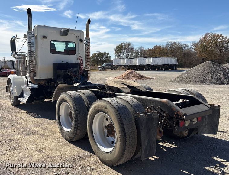 image for item FI0031 2009 Kenworth W900 semi truck
