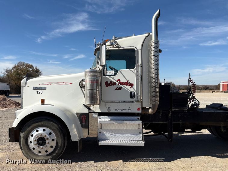 image for item FI0031 2009 Kenworth W900 semi truck