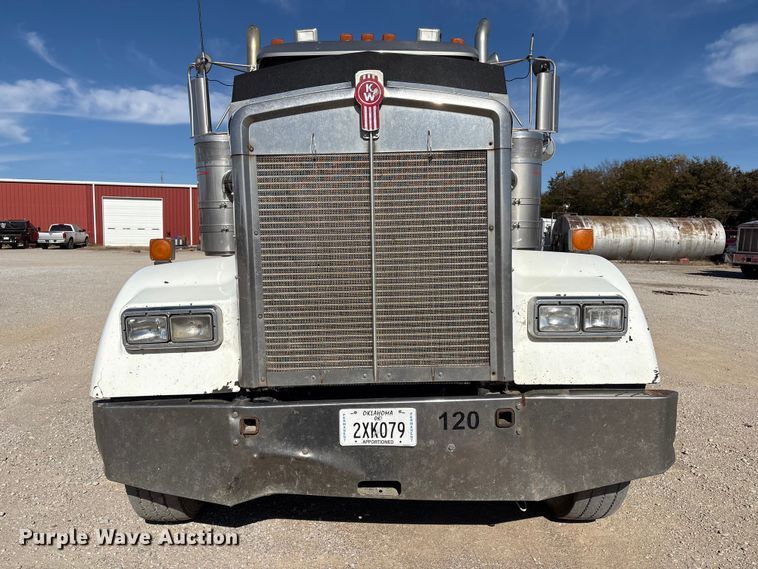 image for item FI0031 2009 Kenworth W900 semi truck