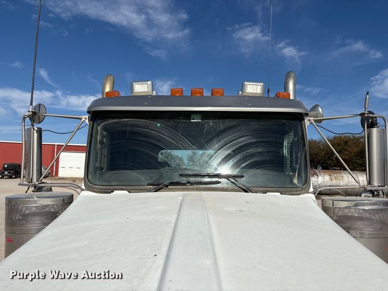 image for item FI0031 2009 Kenworth W900 semi truck