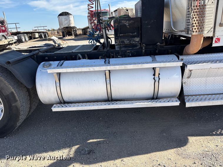 image for item FI0031 2009 Kenworth W900 semi truck