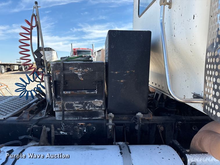 image for item FI0031 2009 Kenworth W900 semi truck