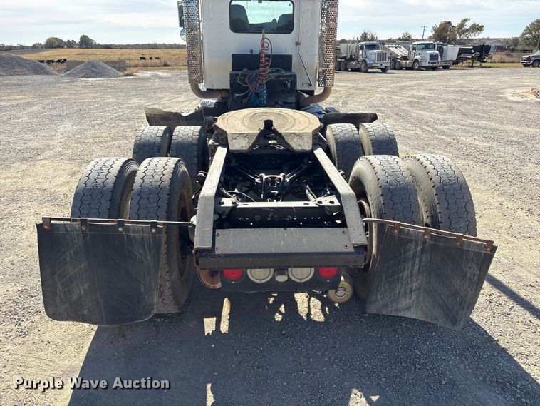 image for item FI0031 2009 Kenworth W900 semi truck