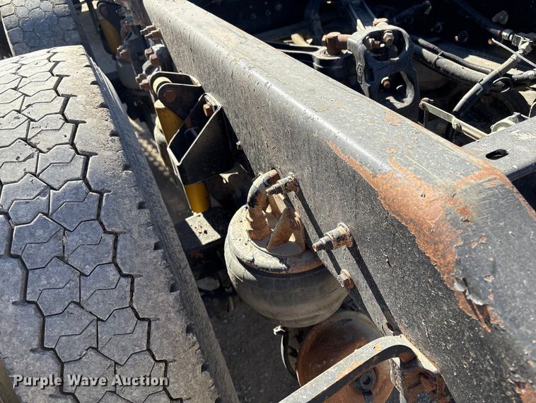 image for item FI0031 2009 Kenworth W900 semi truck