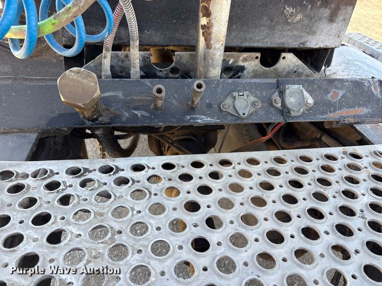 image for item FI0031 2009 Kenworth W900 semi truck