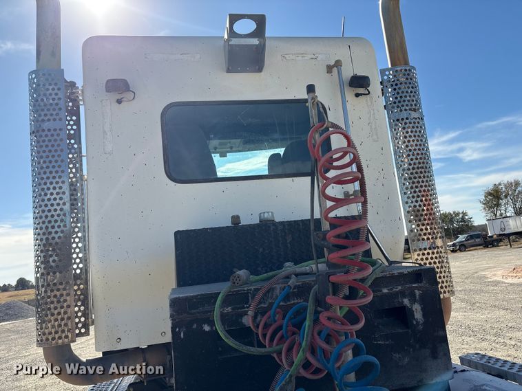 image for item FI0031 2009 Kenworth W900 semi truck