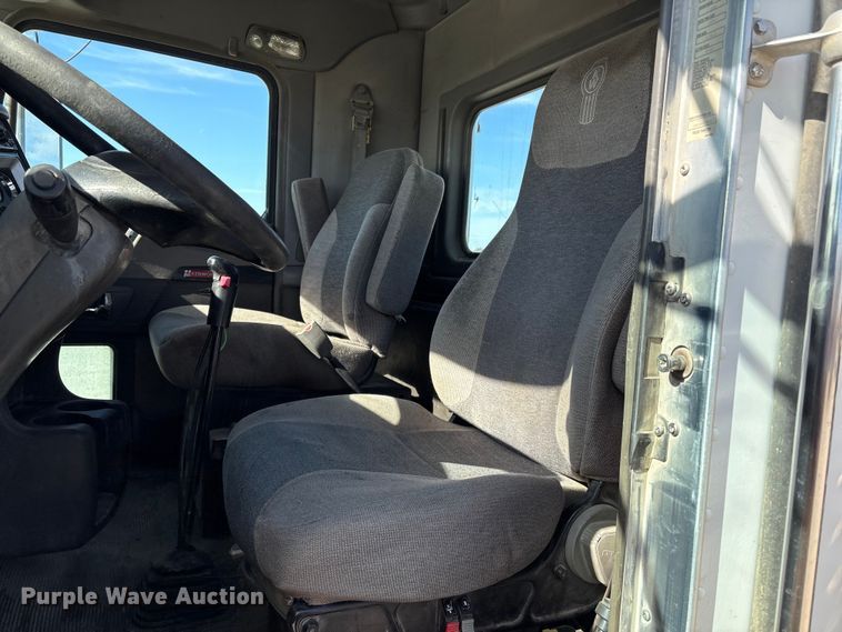 image for item FI0031 2009 Kenworth W900 semi truck