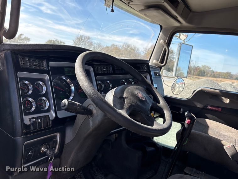 image for item FI0031 2009 Kenworth W900 semi truck