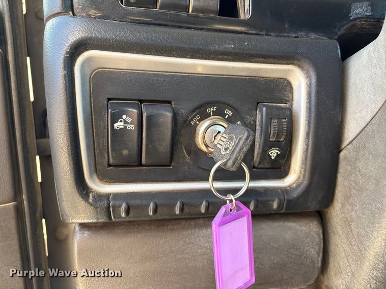 image for item FI0031 2009 Kenworth W900 semi truck