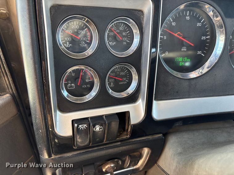 image for item FI0031 2009 Kenworth W900 semi truck