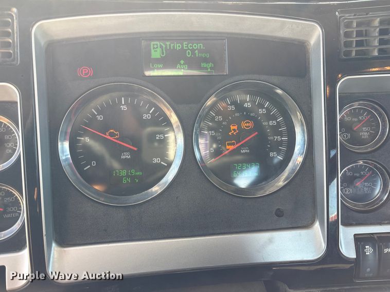 image for item FI0031 2009 Kenworth W900 semi truck