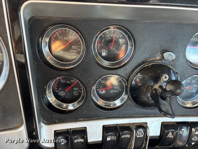 image for item FI0031 2009 Kenworth W900 semi truck