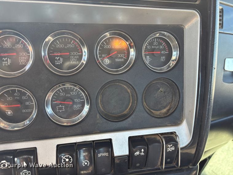 image for item FI0031 2009 Kenworth W900 semi truck