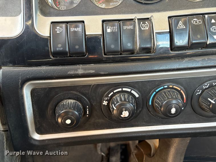 image for item FI0031 2009 Kenworth W900 semi truck